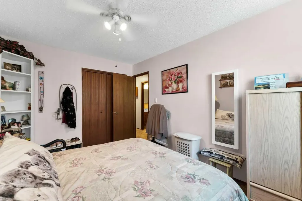 1226 24 Street SE Medicine Hat AB T1B 1V9