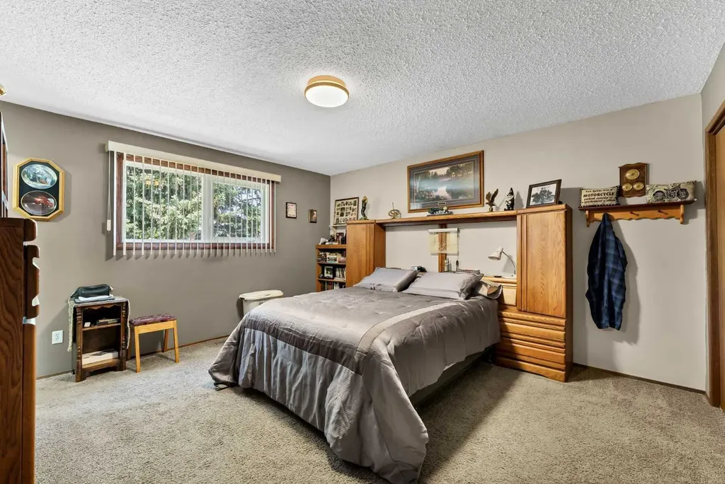 1226 24 Street SE Medicine Hat AB T1B 1V9