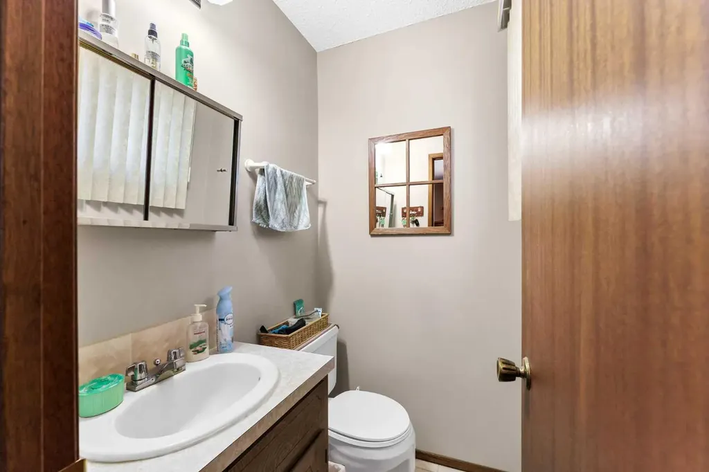1226 24 Street SE Medicine Hat AB T1B 1V9