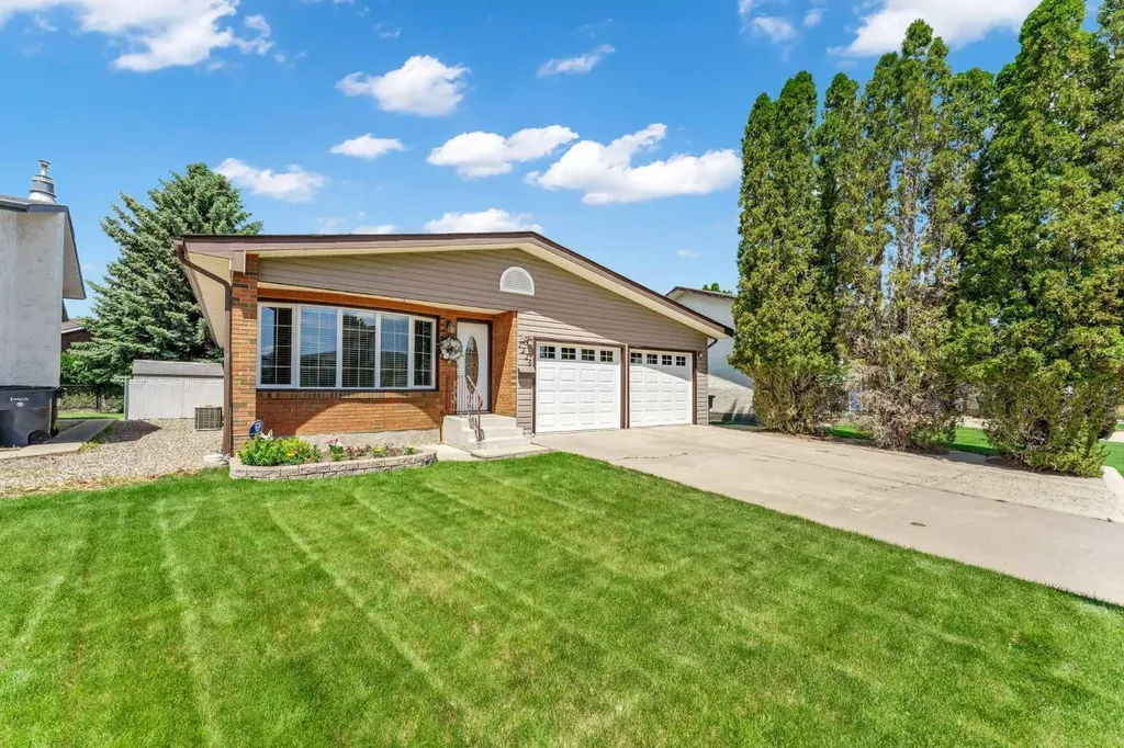 1226 24 Street SE Medicine Hat AB T1B 1V9