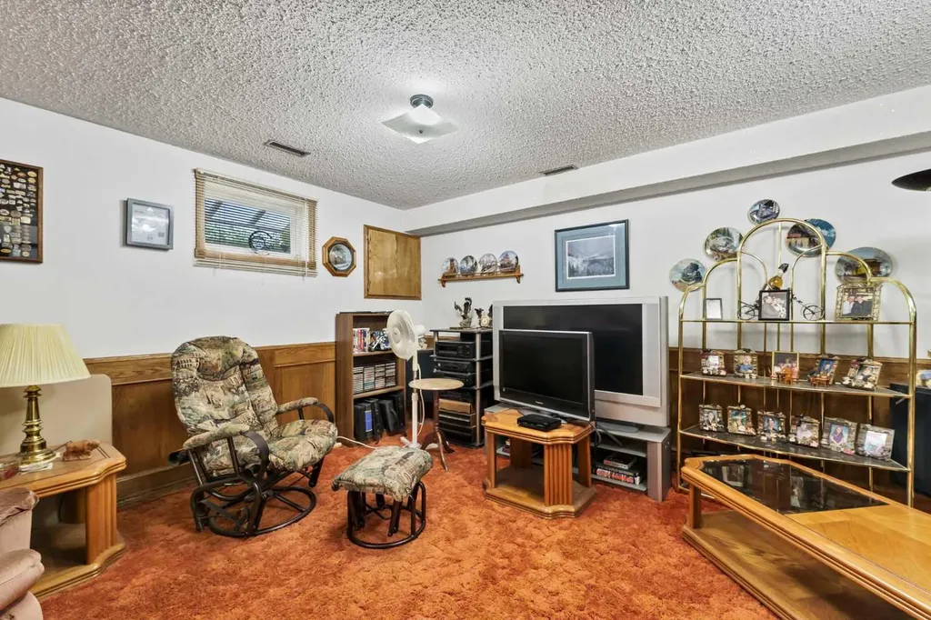 1226 24 Street SE Medicine Hat AB T1B 1V9