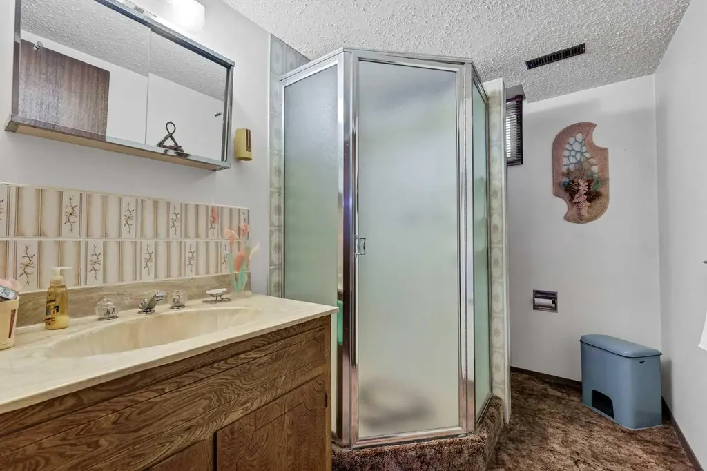 1226 24 Street SE Medicine Hat AB T1B 1V9