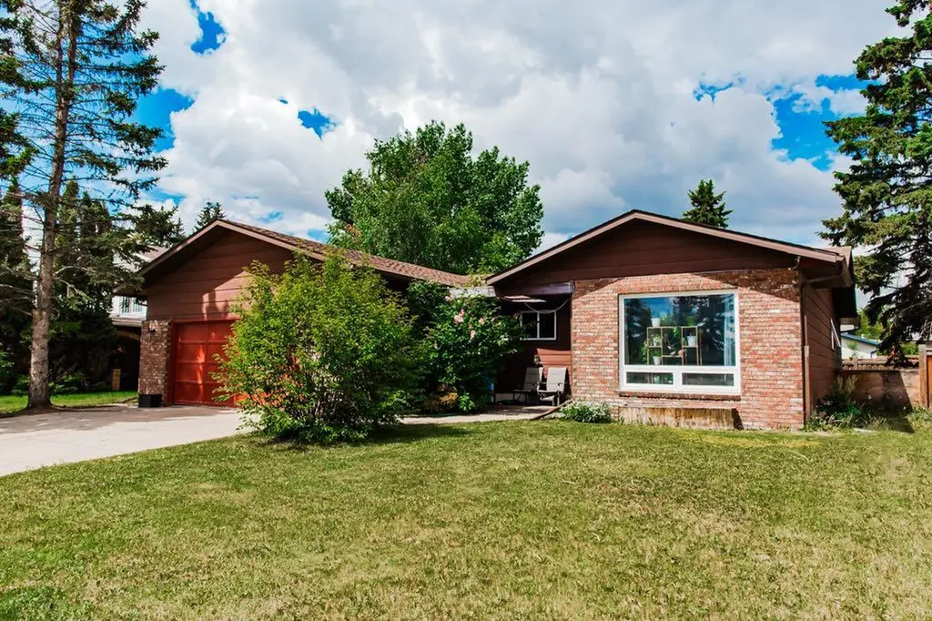 9804 77 Avenue Grande Prairie AB T8V3Y9