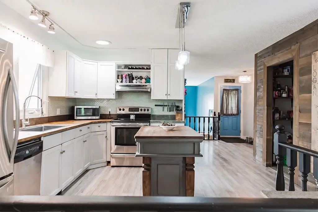 9804 77 Avenue Grande Prairie AB T8V3Y9