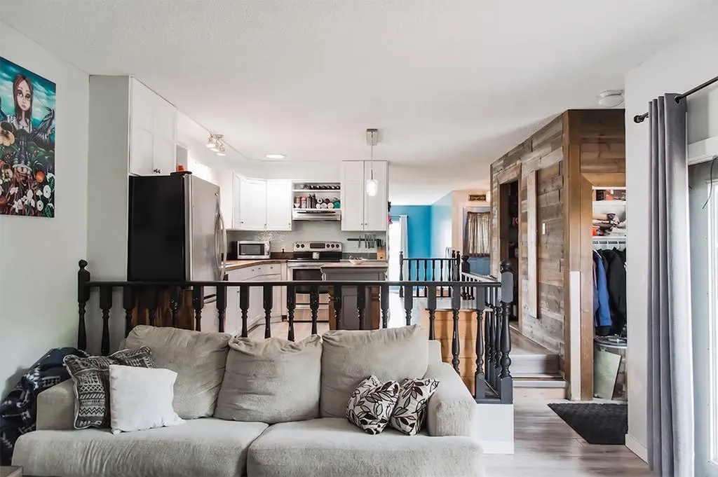 9804 77 Avenue Grande Prairie AB T8V3Y9