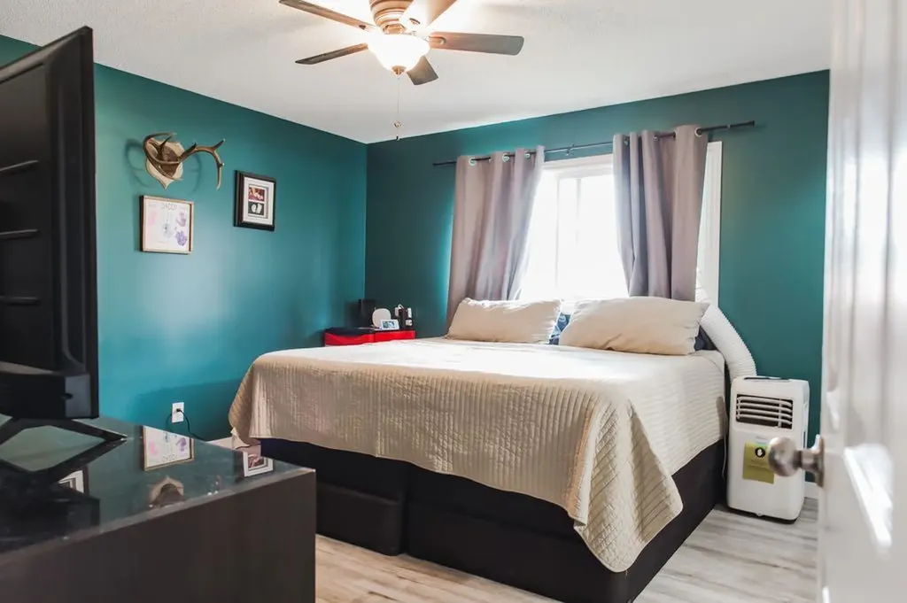 9804 77 Avenue Grande Prairie AB T8V3Y9