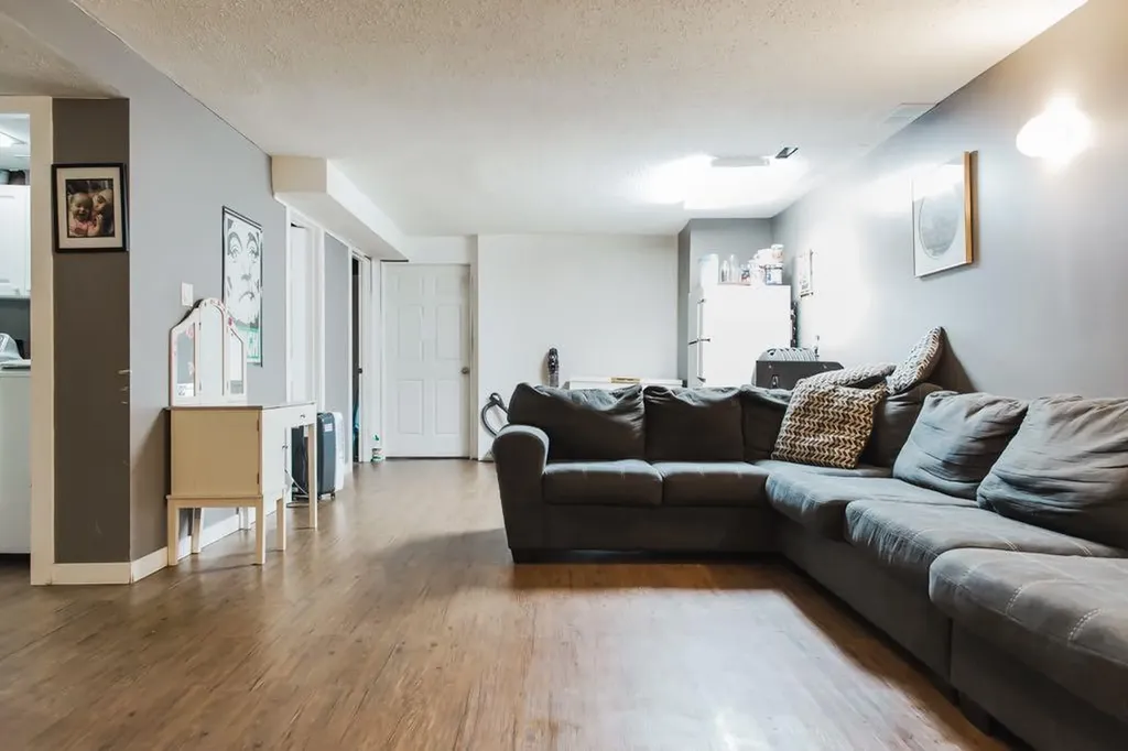 9804 77 Avenue Grande Prairie AB T8V3Y9