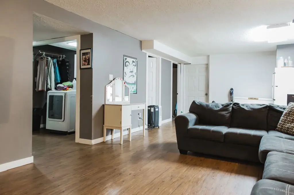 9804 77 Avenue Grande Prairie AB T8V3Y9