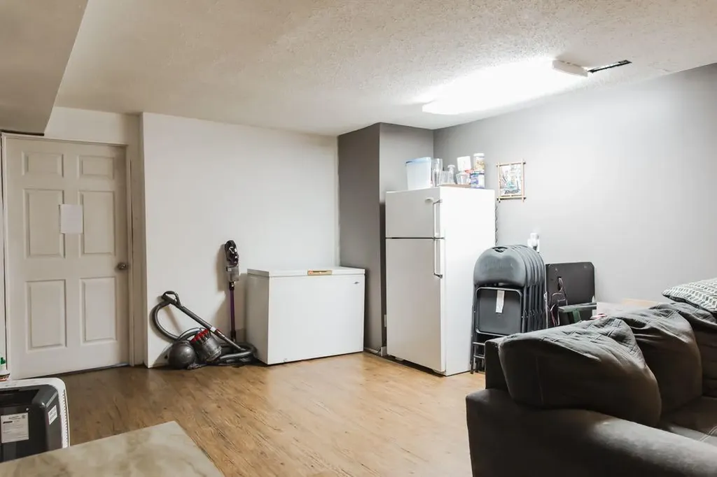 9804 77 Avenue Grande Prairie AB T8V3Y9