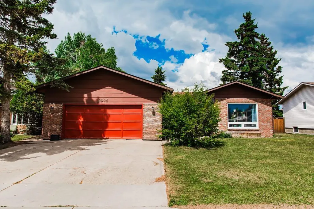 9804 77 Avenue Grande Prairie AB T8V3Y9