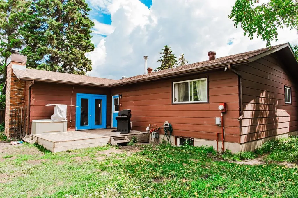9804 77 Avenue Grande Prairie AB T8V3Y9