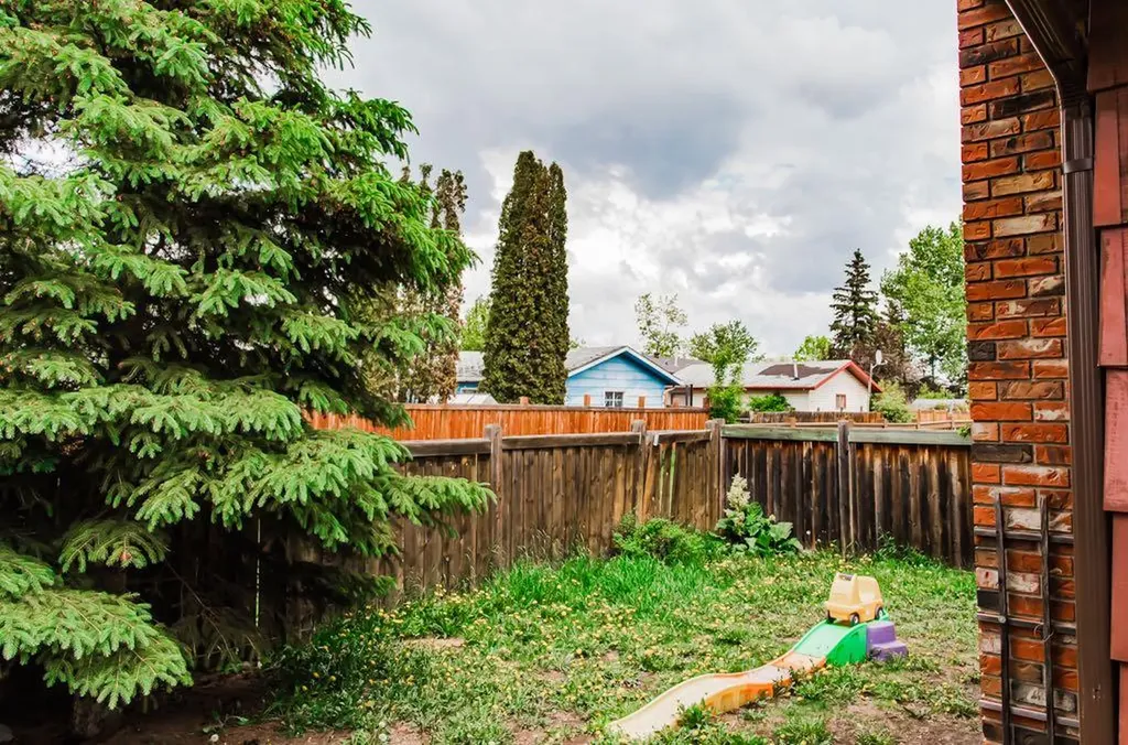 9804 77 Avenue Grande Prairie AB T8V3Y9