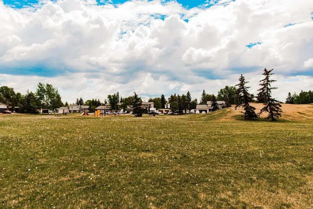 9804 77 Avenue Grande Prairie AB T8V3Y9