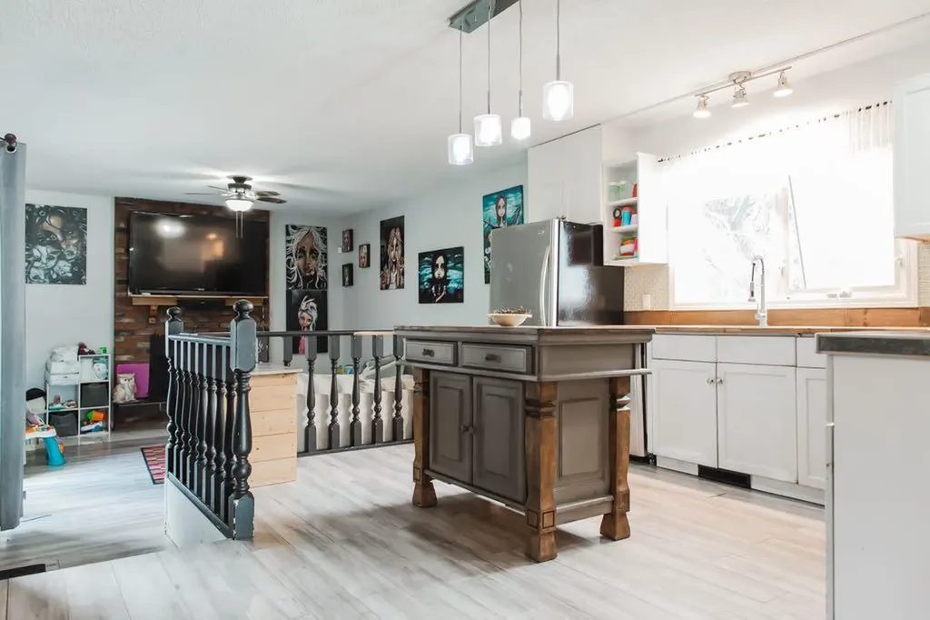 9804 77 Avenue Grande Prairie AB T8V3Y9