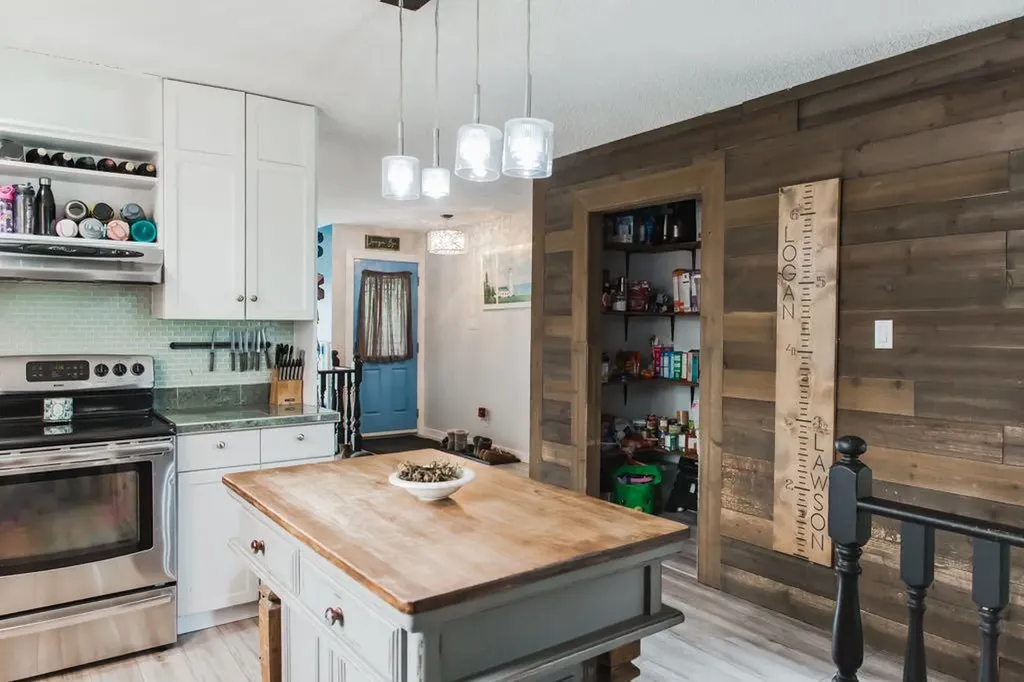9804 77 Avenue Grande Prairie AB T8V3Y9