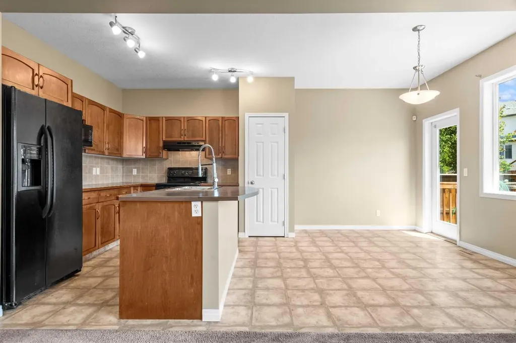 391 Cimarron Boulevard Okotoks AB T1S 0A9