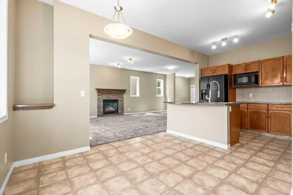 391 Cimarron Boulevard Okotoks AB T1S 0A9