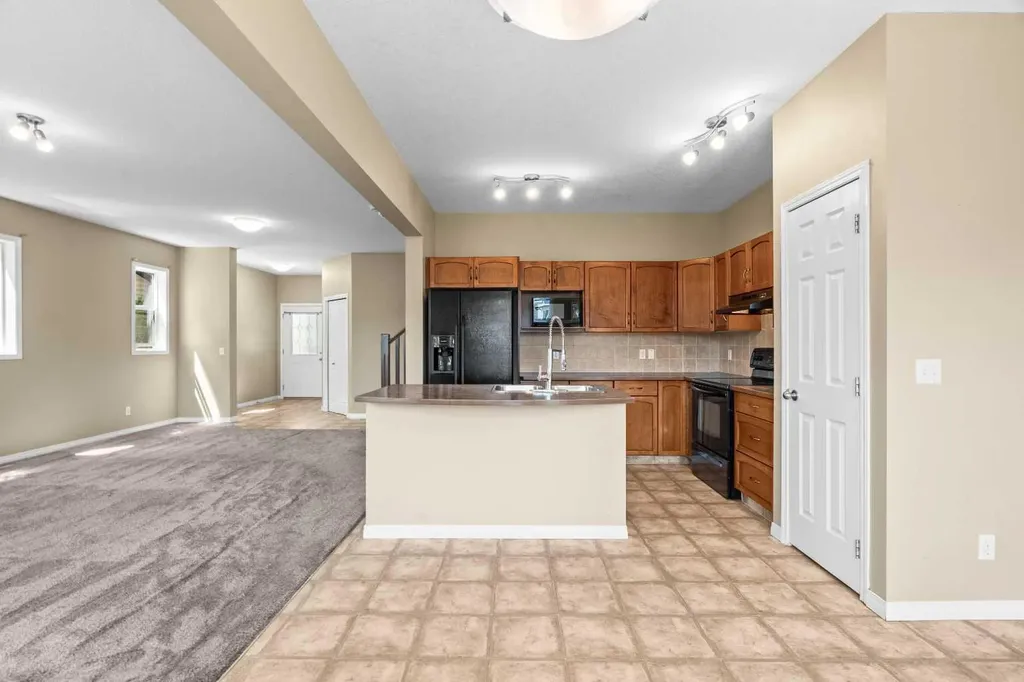 391 Cimarron Boulevard Okotoks AB T1S 0A9