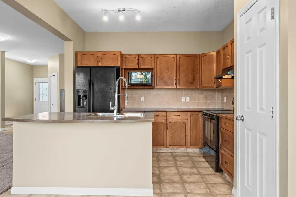 391 Cimarron Boulevard Okotoks AB T1S 0A9