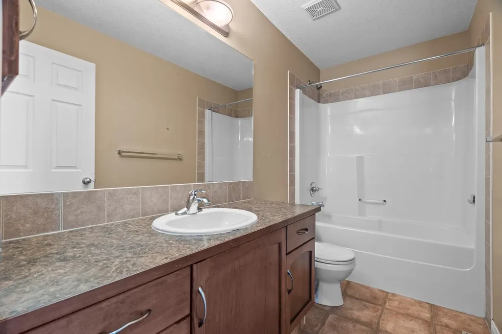 391 Cimarron Boulevard Okotoks AB T1S 0A9