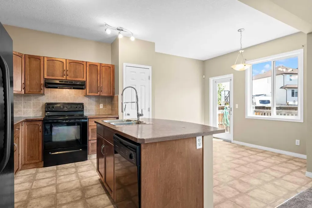 391 Cimarron Boulevard Okotoks AB T1S 0A9