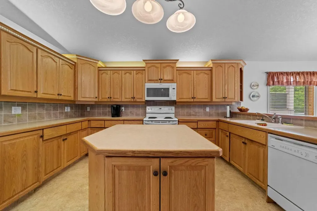 87 Park Ridge Drive Camrose AB T4V 4V2