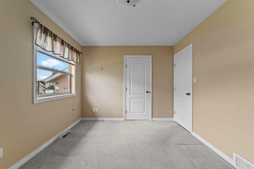 87 Park Ridge Drive Camrose AB T4V 4V2