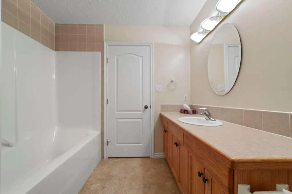 87 Park Ridge Drive Camrose AB T4V 4V2