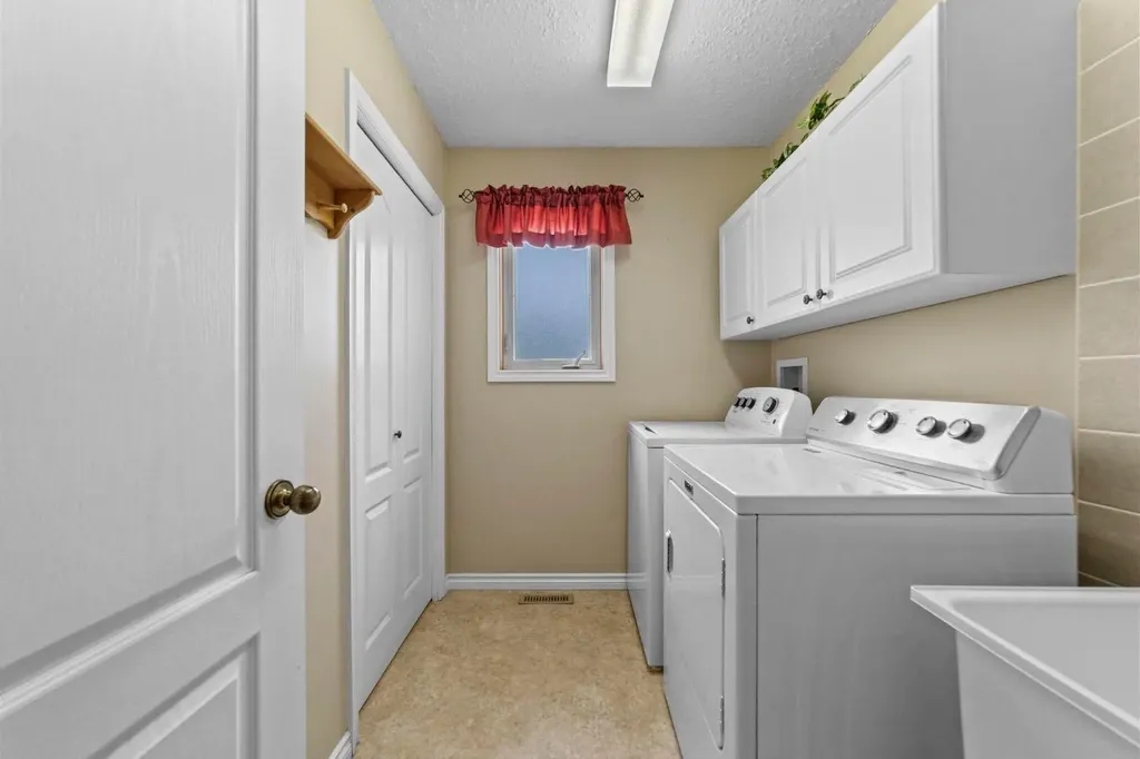 87 Park Ridge Drive Camrose AB T4V 4V2