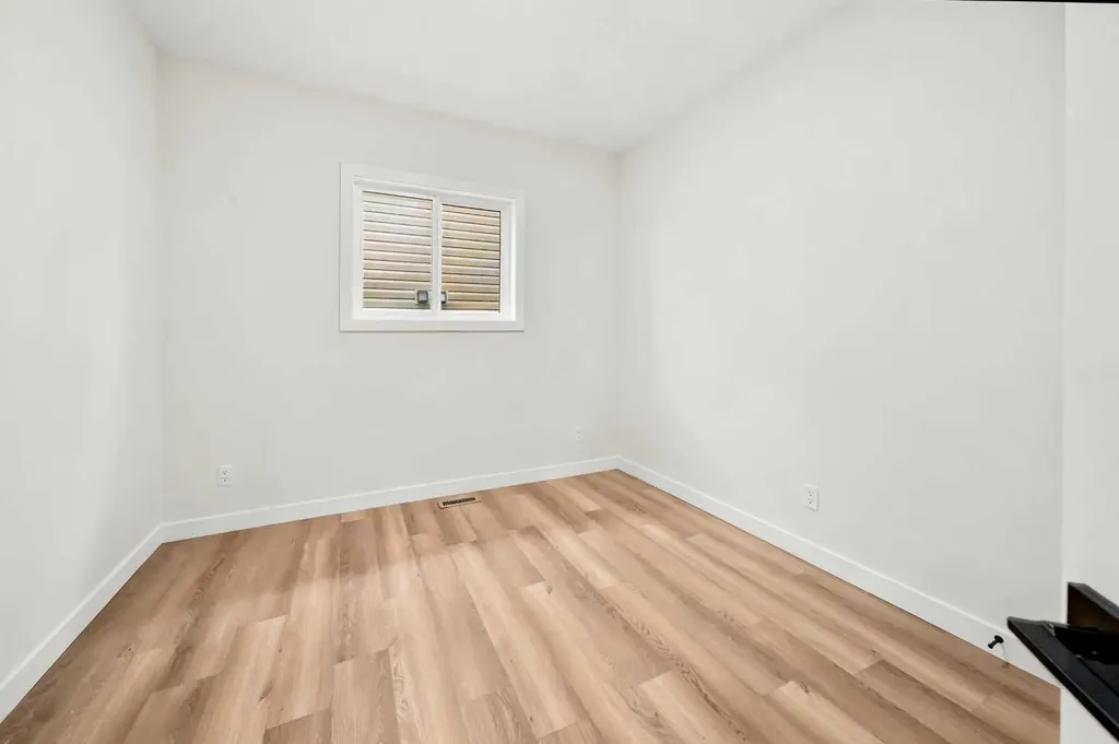 13 Tranter Street Red Deer AB T4P 0Y9