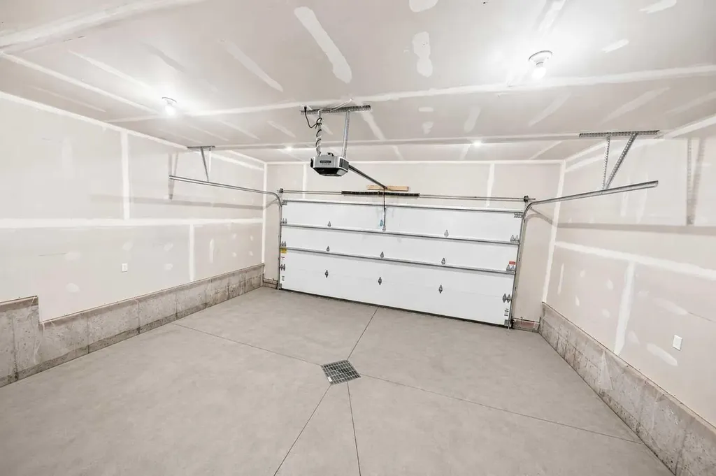 13 Tranter Street Red Deer AB T4P 0Y9