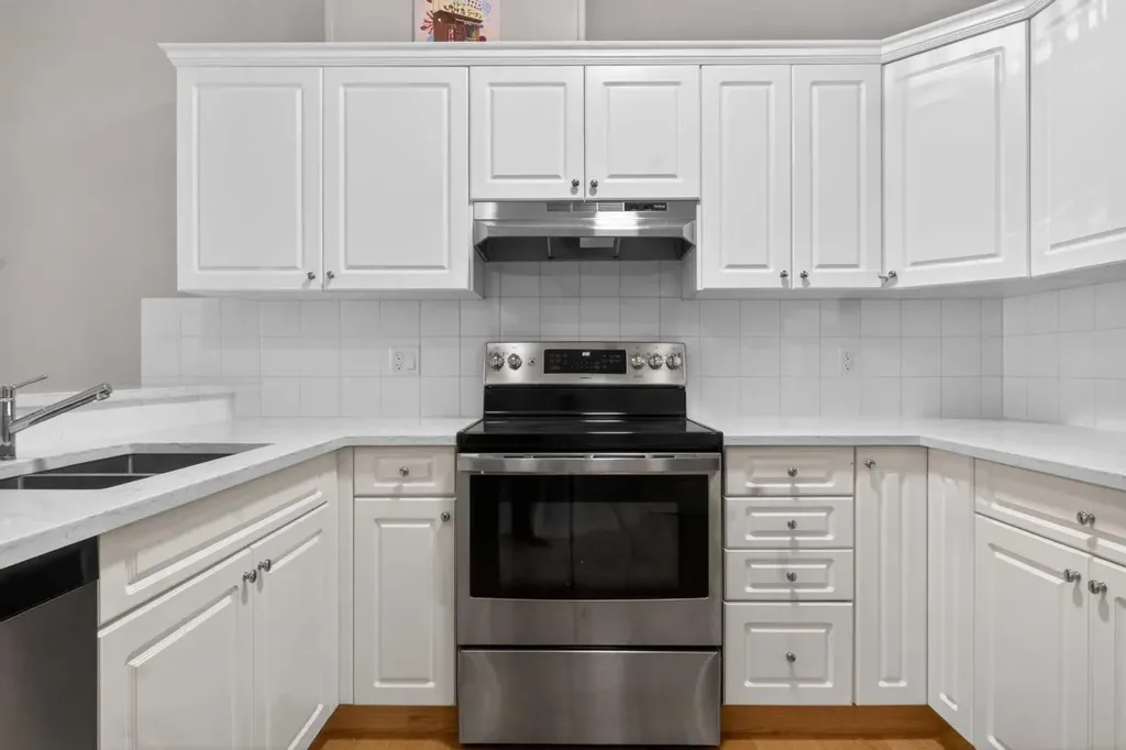 777 3 Avenue SW Calgary AB T2P 0G8