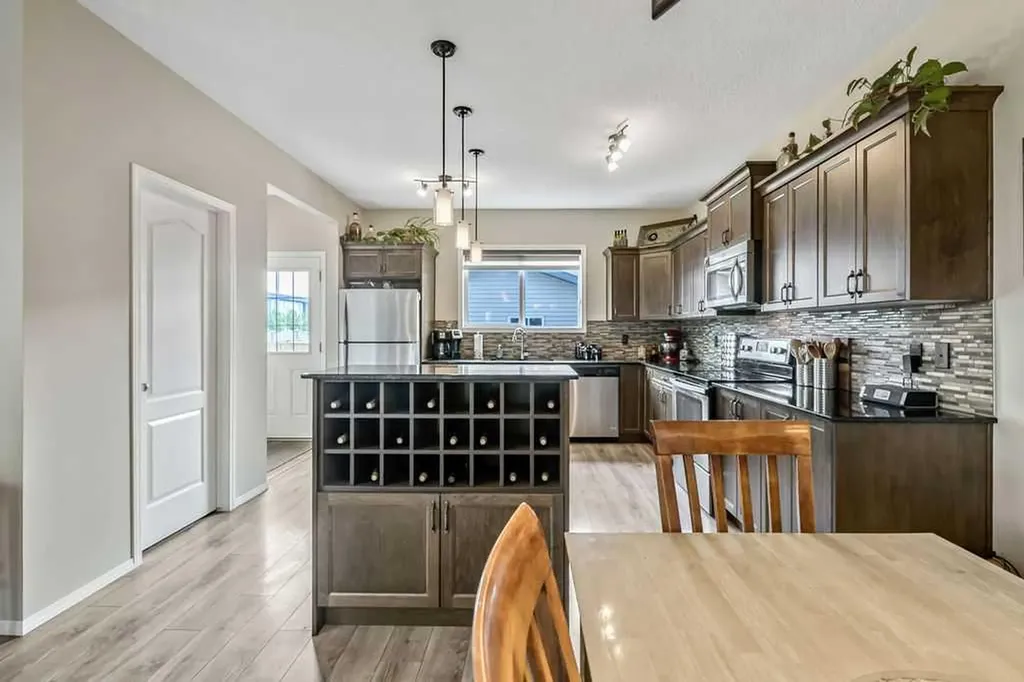 86 Legacy Common SE Calgary AB T0L 0X0
