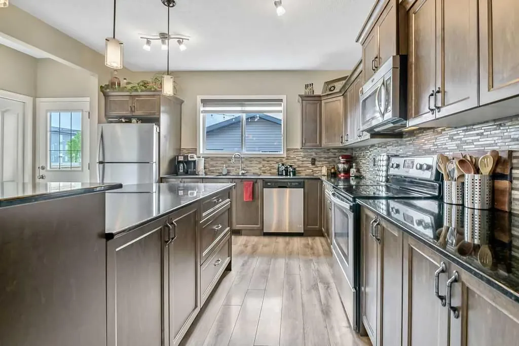 86 Legacy Common SE Calgary AB T0L 0X0
