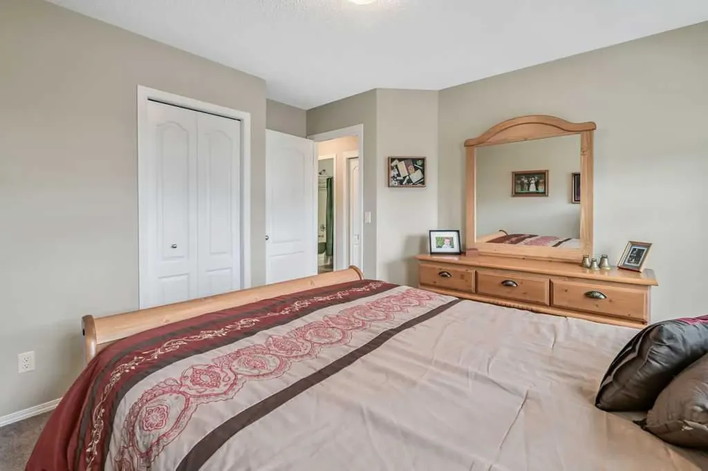 86 Legacy Common SE Calgary AB T0L 0X0