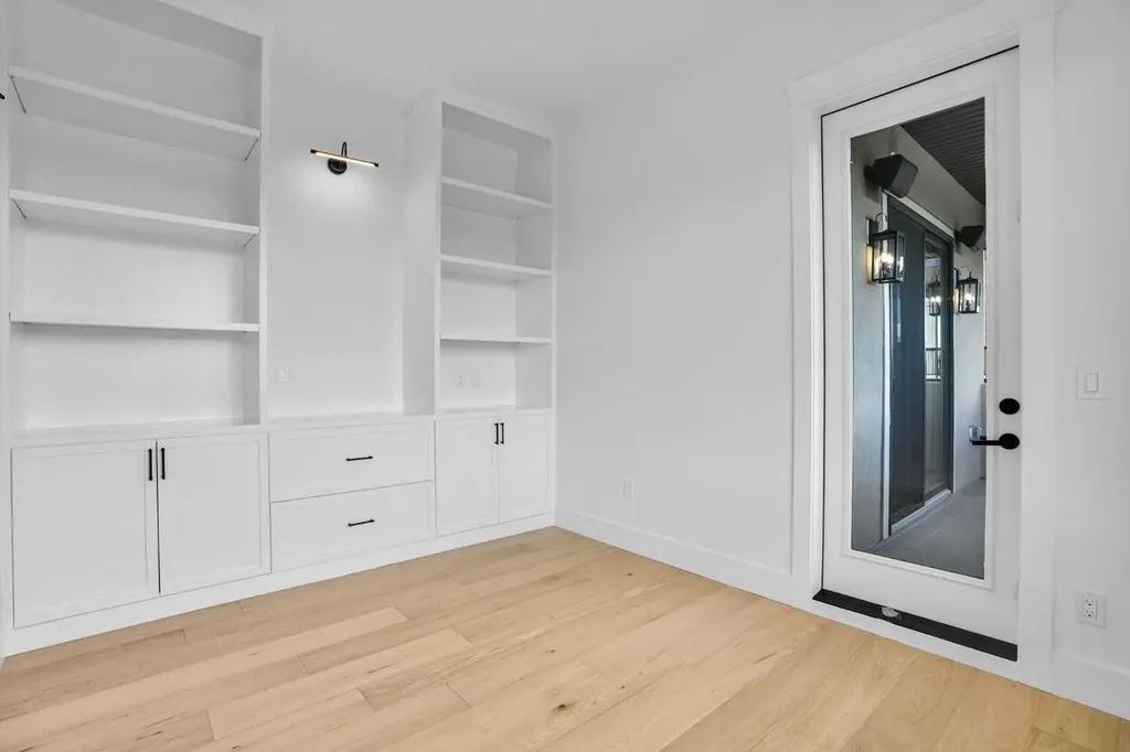 427 Patterson Boulevard SW Calgary AB T3H 3N6