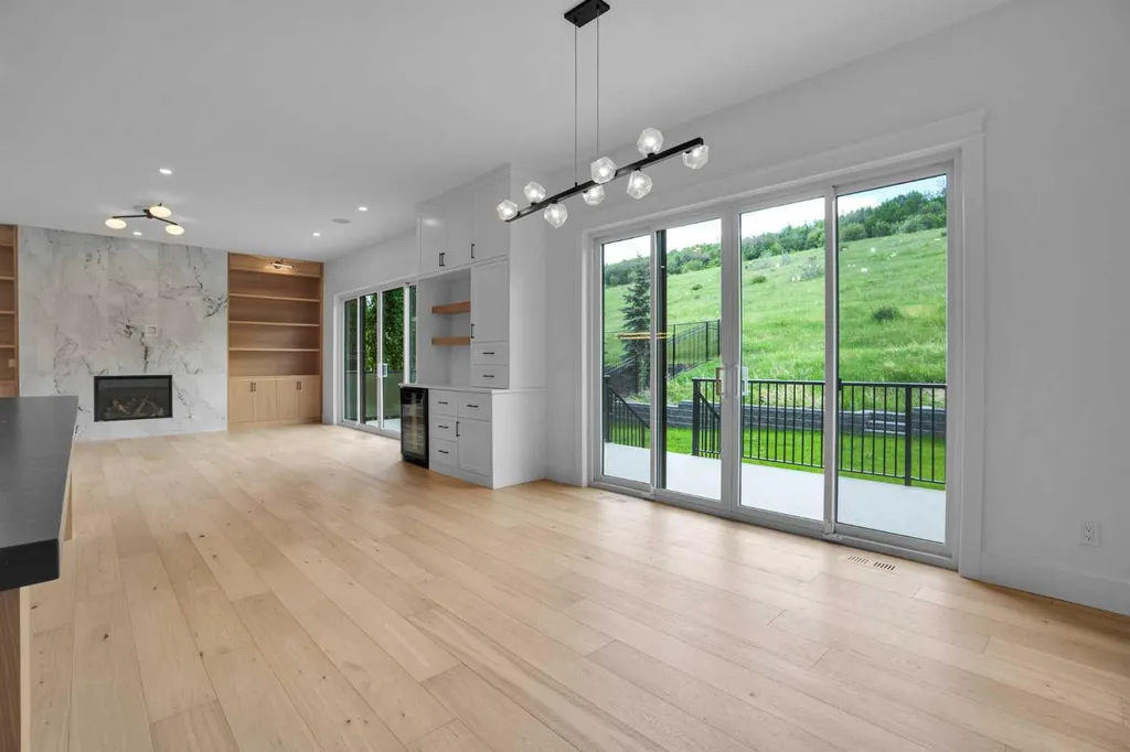 427 Patterson Boulevard SW Calgary AB T3H 3N6