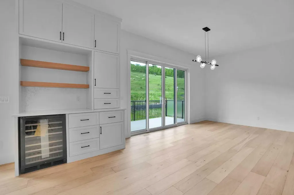 427 Patterson Boulevard SW Calgary AB T3H 3N6