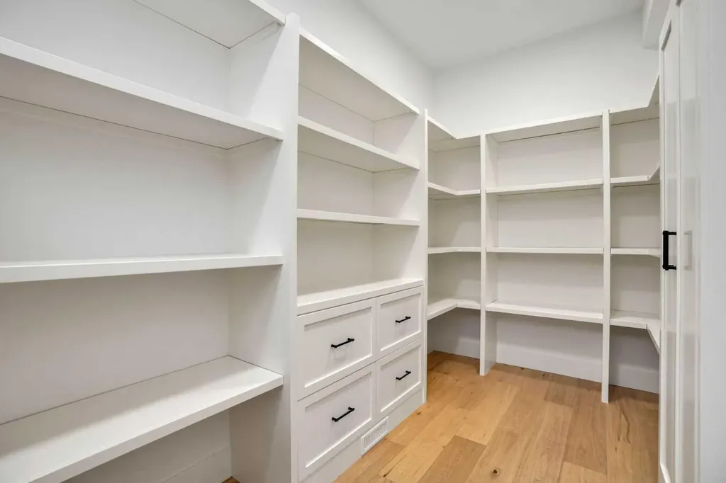 427 Patterson Boulevard SW Calgary AB T3H 3N6