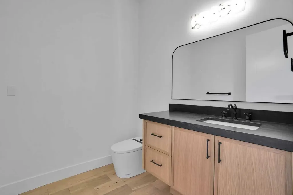 427 Patterson Boulevard SW Calgary AB T3H 3N6