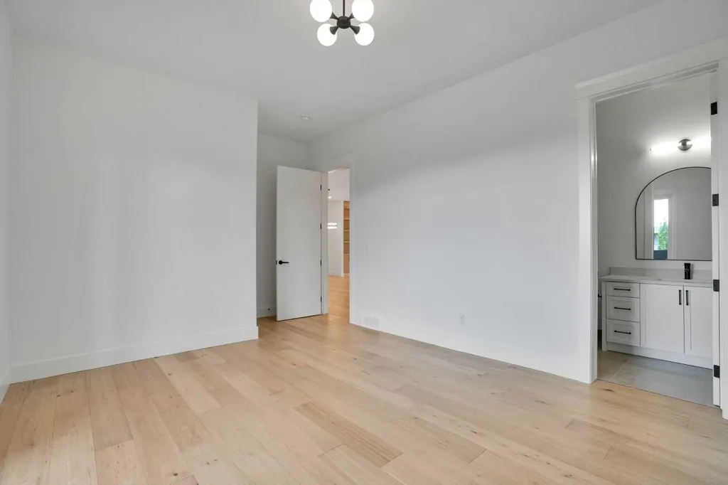 427 Patterson Boulevard SW Calgary AB T3H 3N6
