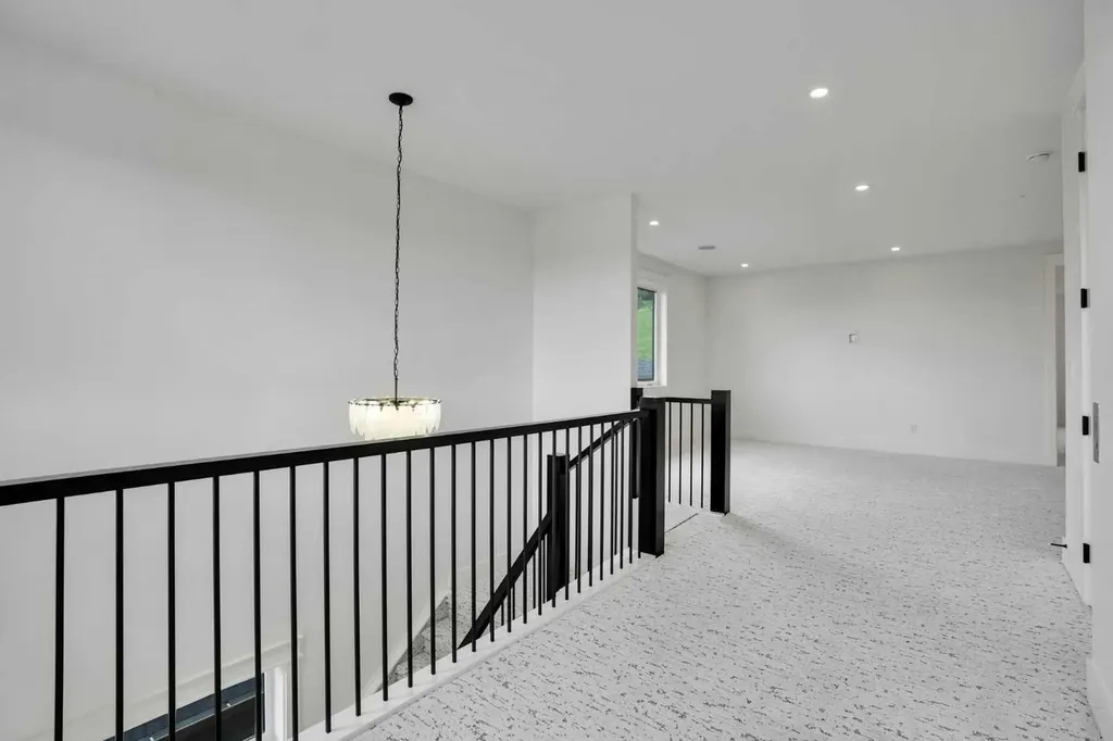 427 Patterson Boulevard SW Calgary AB T3H 3N6