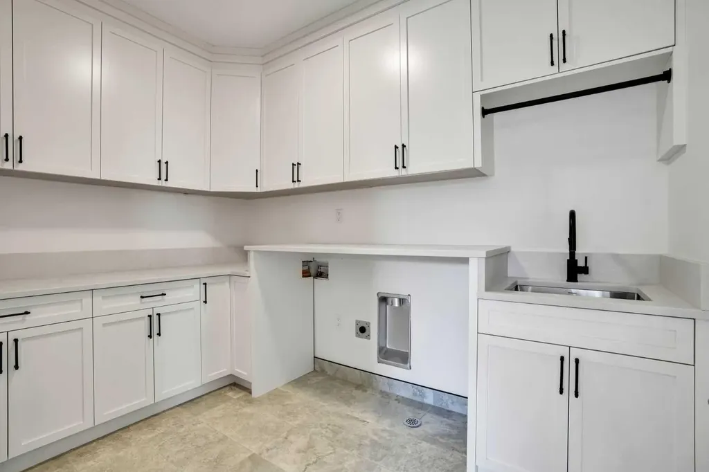 427 Patterson Boulevard SW Calgary AB T3H 3N6