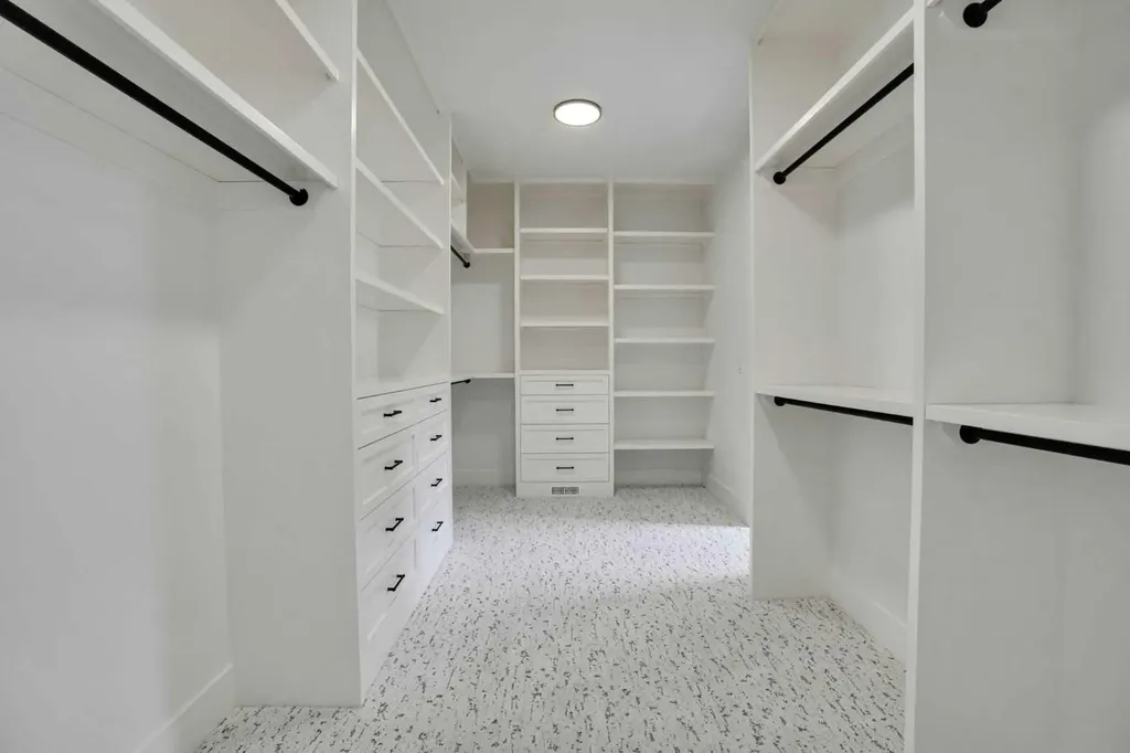 427 Patterson Boulevard SW Calgary AB T3H 3N6