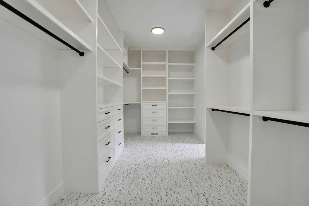 427 Patterson Boulevard SW Calgary AB T3H 3N6