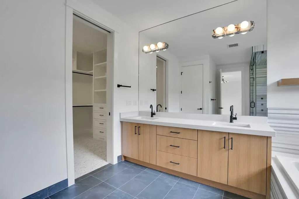 427 Patterson Boulevard SW Calgary AB T3H 3N6