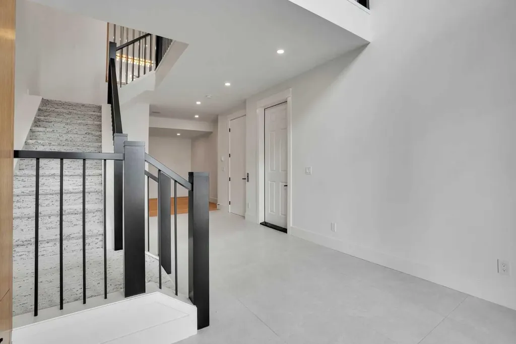 427 Patterson Boulevard SW Calgary AB T3H 3N6