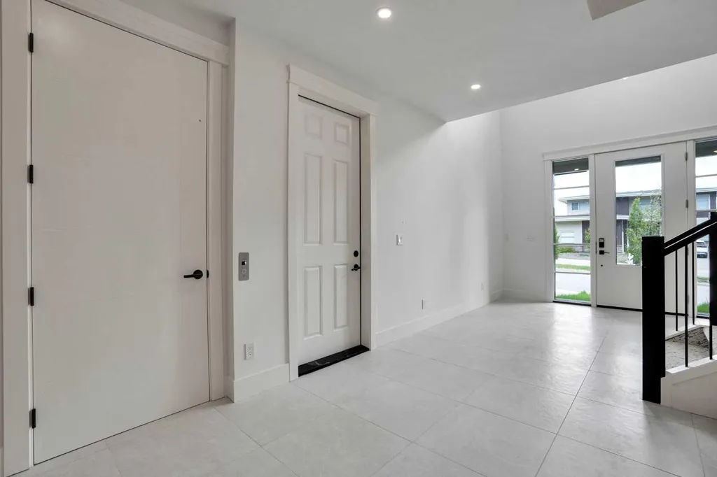 427 Patterson Boulevard SW Calgary AB T3H 3N6