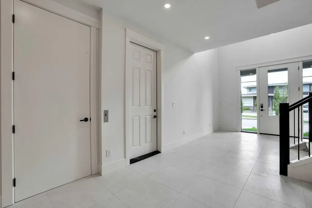 427 Patterson Boulevard SW Calgary AB T3H 3N6