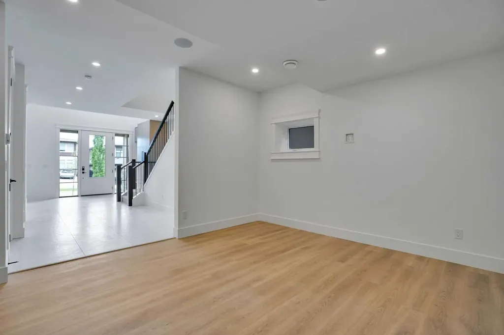 427 Patterson Boulevard SW Calgary AB T3H 3N6